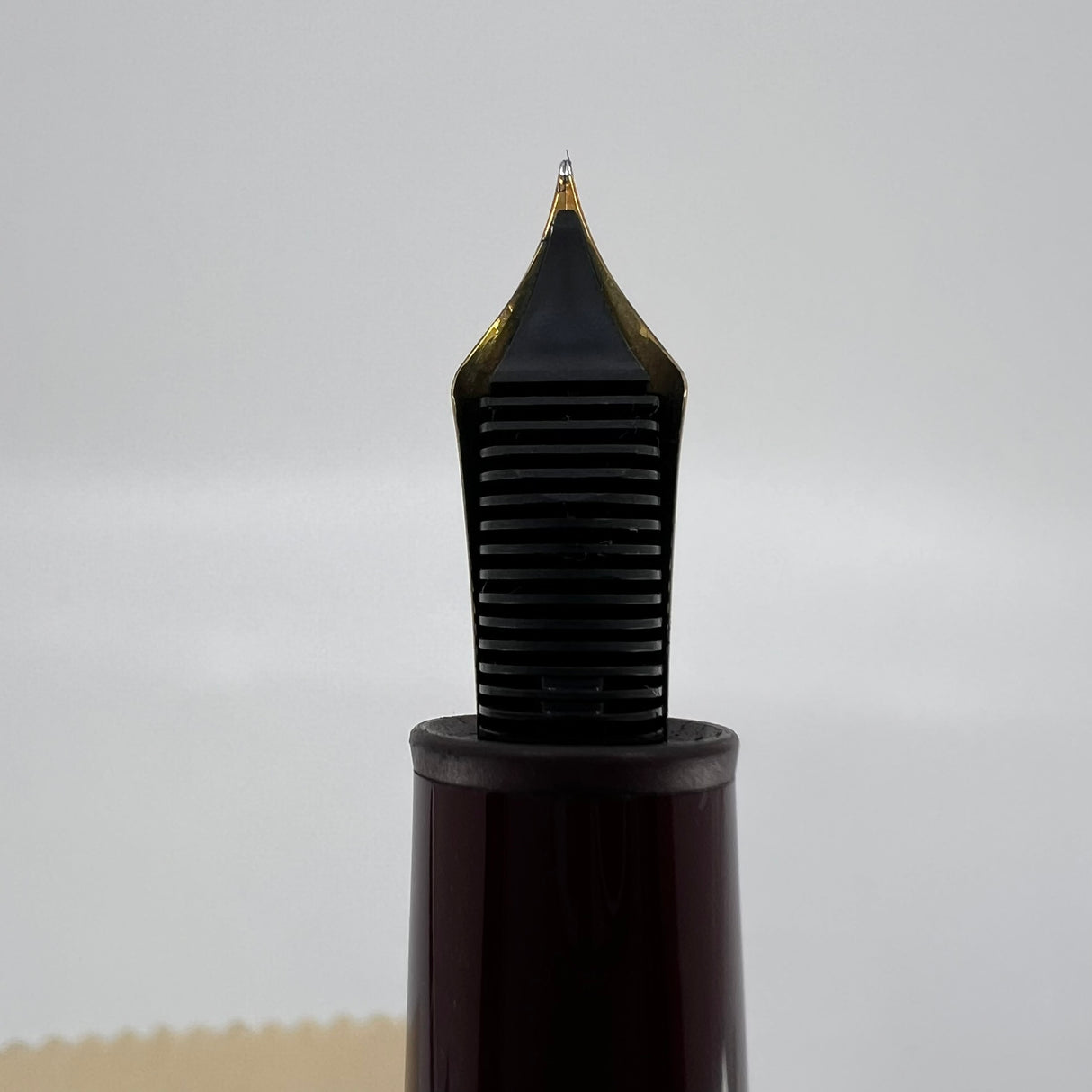 Montblanc Meisterstuck #146 LeGrand Bordeaux Fountain Pen - Fine 14kt Gold Nib - Engraved Cap