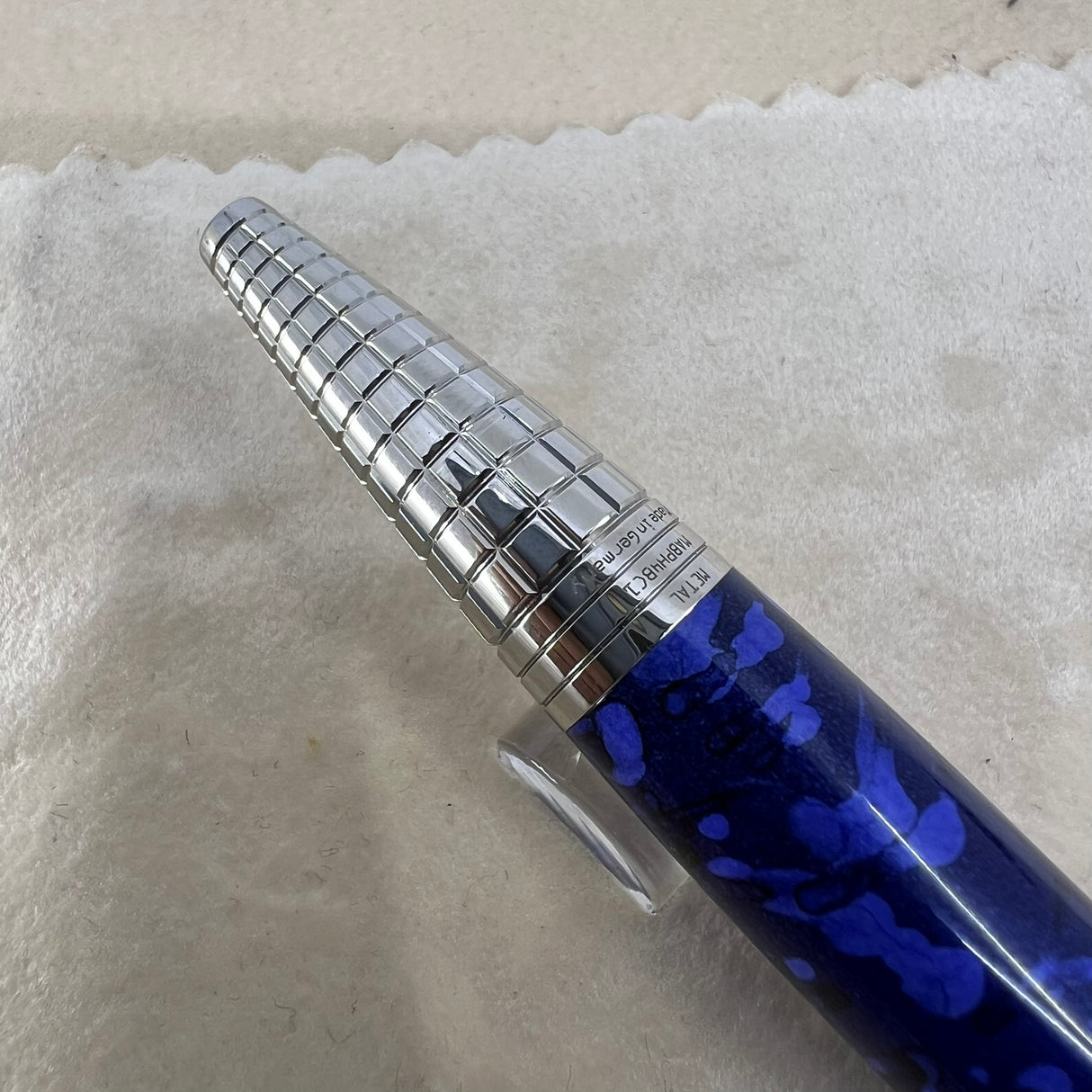 Montblanc Muses Elizabeth Taylor Special Edition Fountain Pen - Medium 14kt Gold Nib