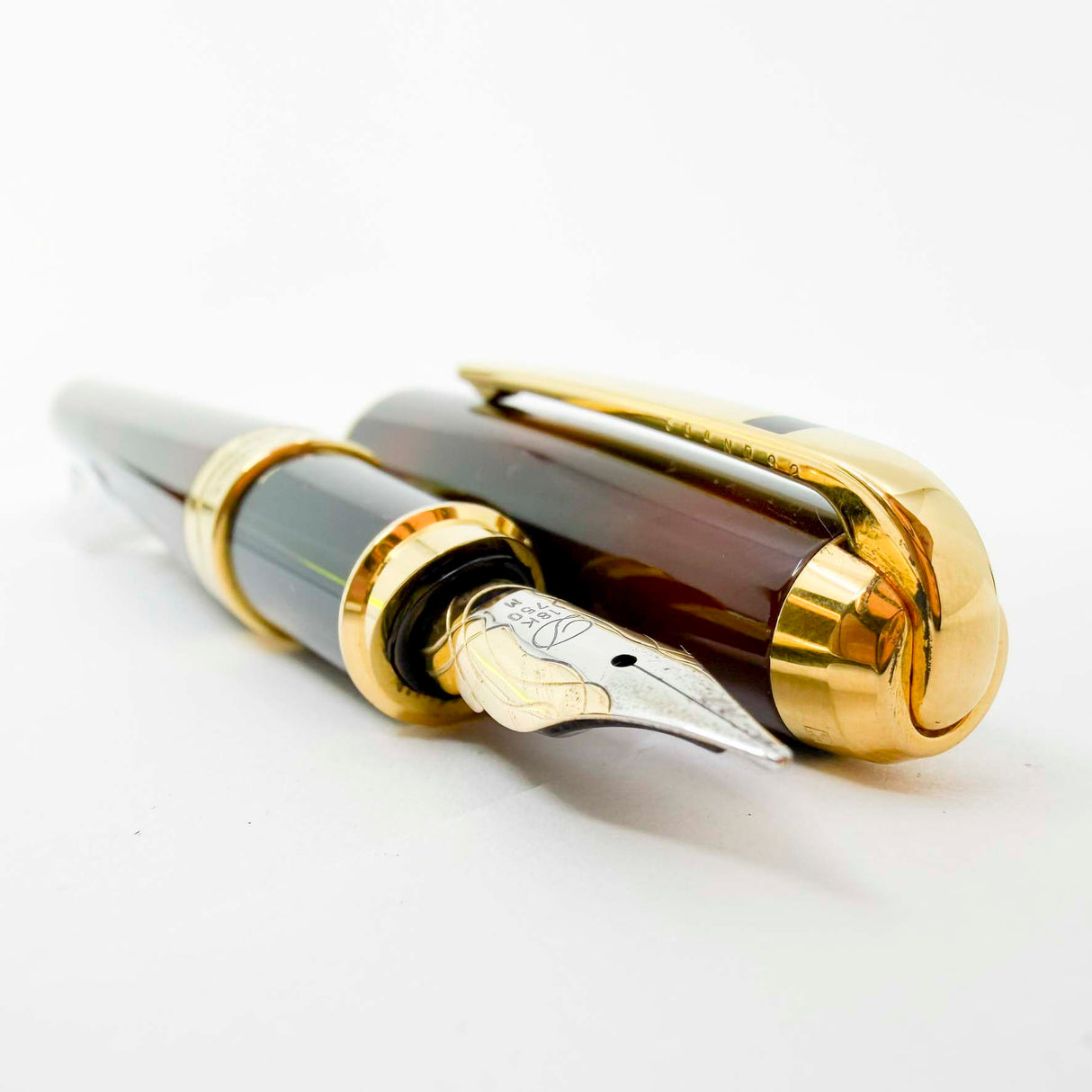 S.T. DuPont Large Orpheo Lacque Ecaille Fountain Pen - Marbled Black & Burnished Burgundy Laque - Medium 18kt Gold Nib