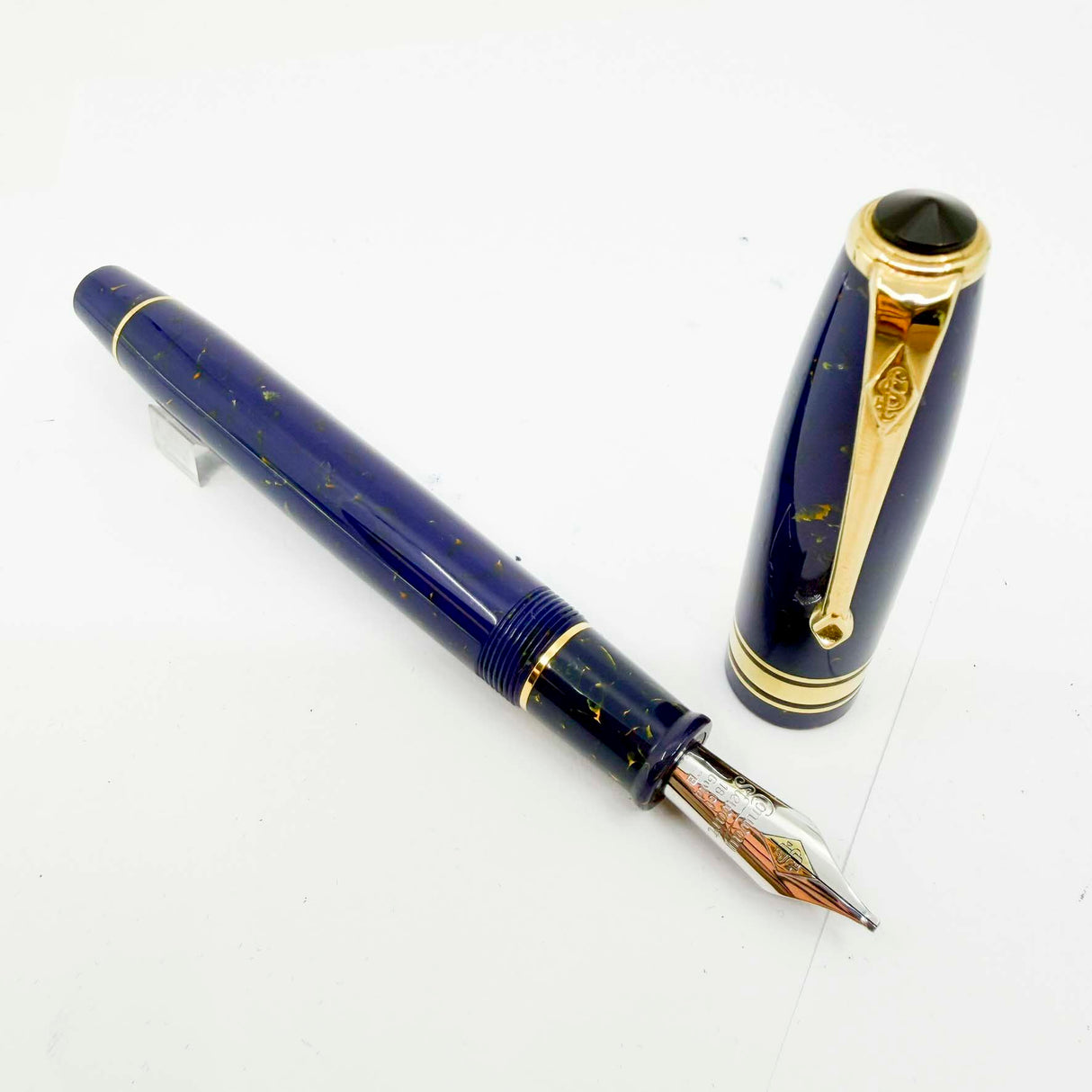 Conway Stewart 100 Sapphire Blue with Gold Flecks Fountain Pen - Double Broad 18kt Gold Nib