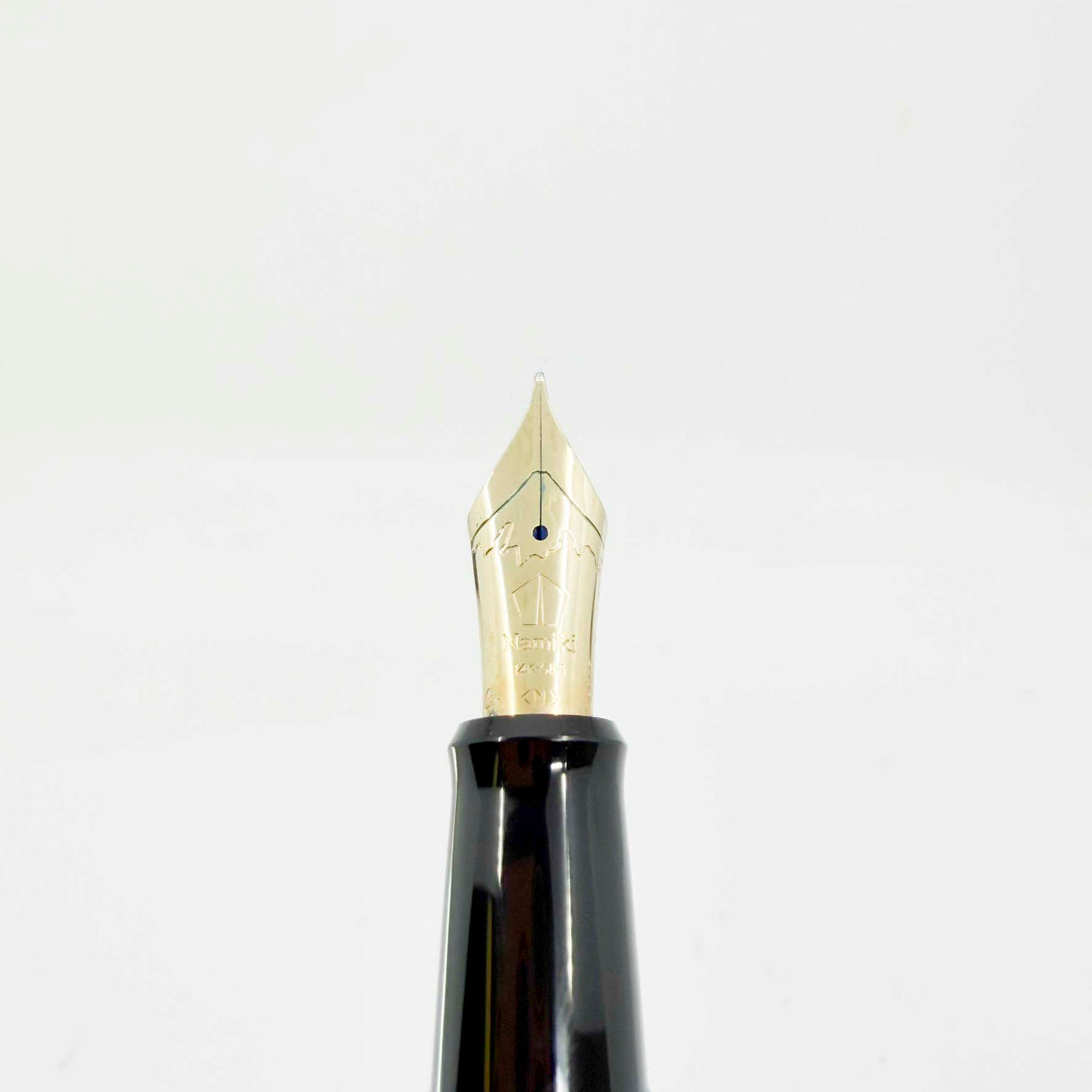 Namiki Nippon Art Dragon with Cumulus Fountain Pen - Medium 14kt Gold Nib