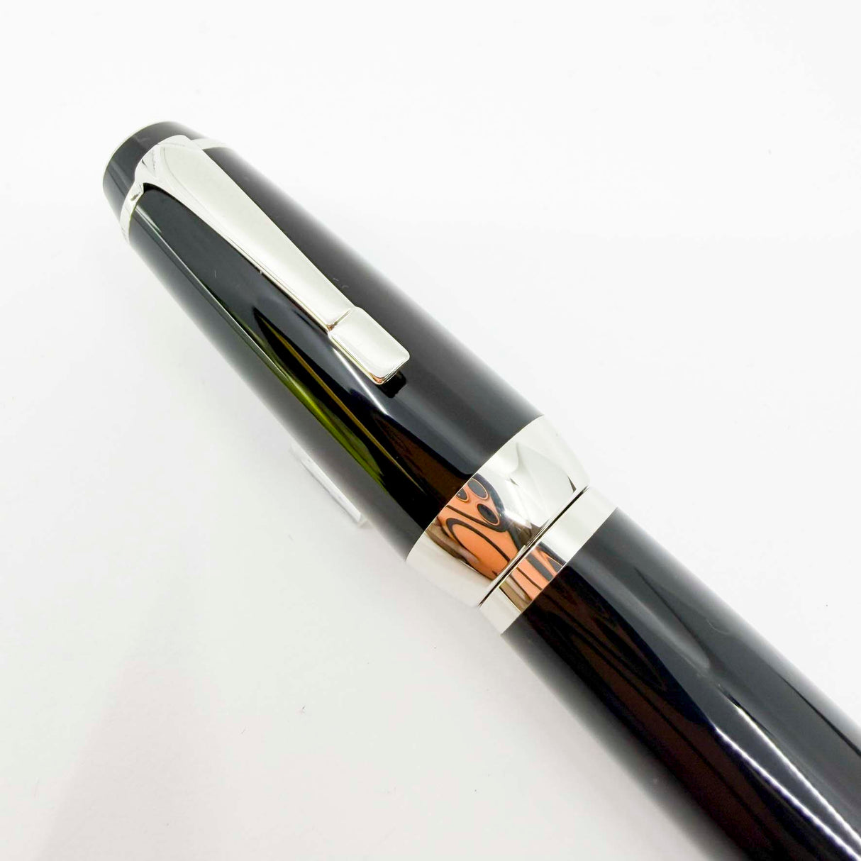 Montblanc Extra Large Boheme Retractable Fountain Pen - Made Without Stone in Clip - RARE -Medium 18kt Gold Nib