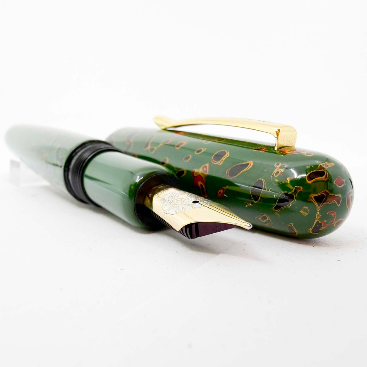 Danitrio Kara-Nuri Green (+Red/Black/Gold) Urushi Hand Painted Lacquer Over-Sized Fountain Pen - Fine 18kt Gold Nib