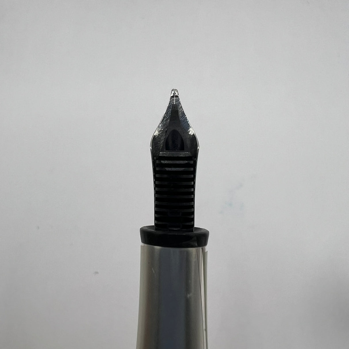 Montblanc Marlene Dietrich Sterling Silver & Diamond Limited Edition 1901 Fountain Pen - Medium 18kt Gold Nib