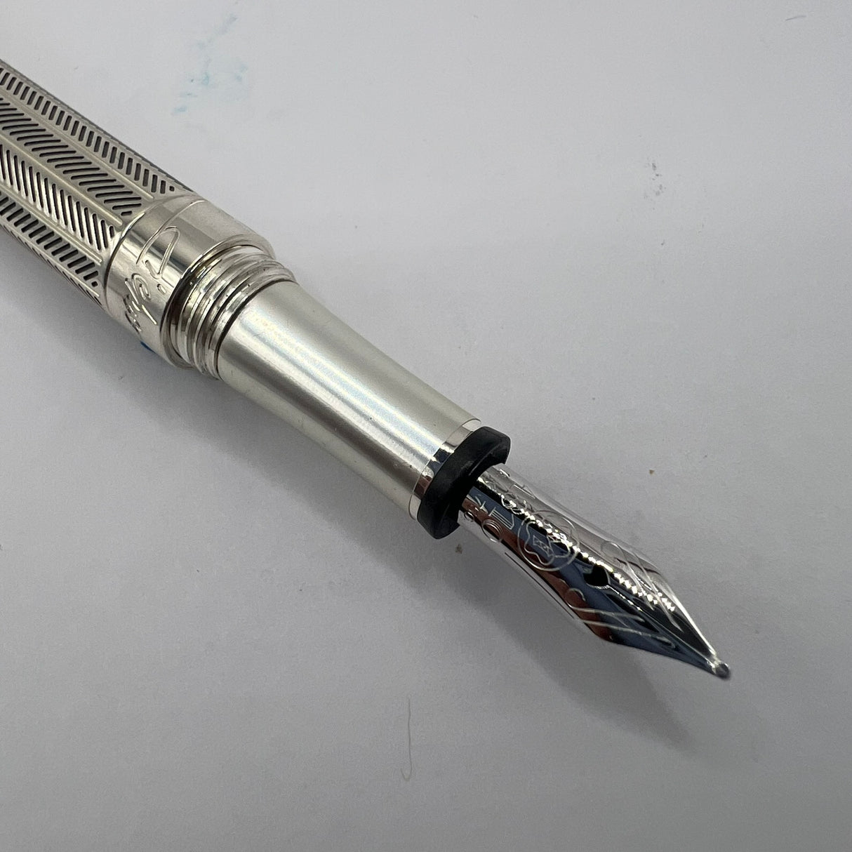 Montblanc Marlene Dietrich Sterling Silver & Diamond Limited Edition 1901 Fountain Pen - Medium 18kt Gold Nib