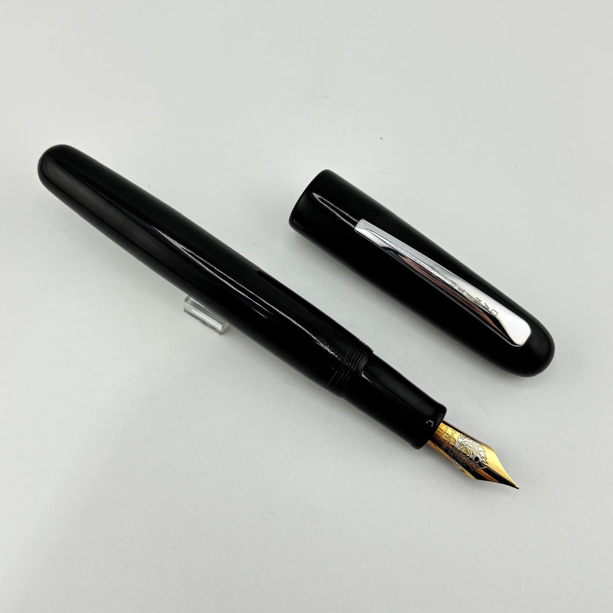 Danitrio Huge Black Ebonite 18K750 Gold Nib - Fountain Pen