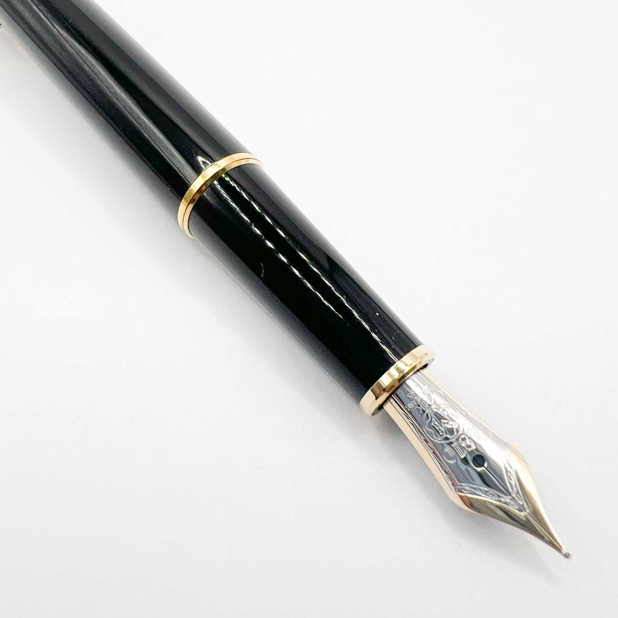 Montblanc Classique #144 Black Resin Fountain Pen - Fine 14kt Gold Nib