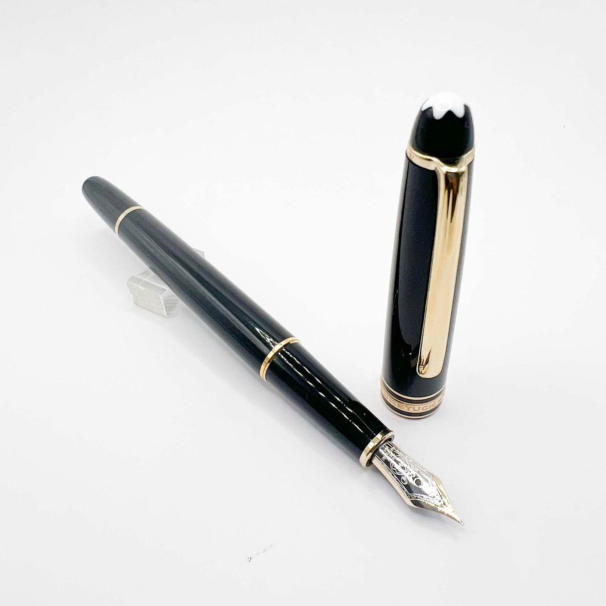 Montblanc Classique #144 Black Resin Fountain Pen - Fine 14kt Gold Nib