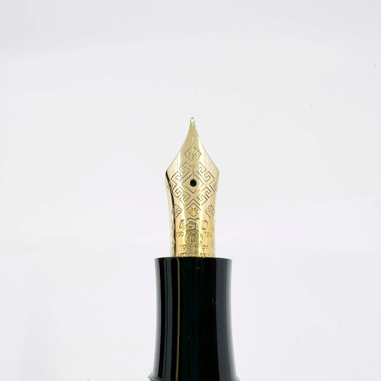 Montblanc Fyodor Dostoevsky Writer Series Limited Edition Fountain Pen - Fine 18kt Gold Nib