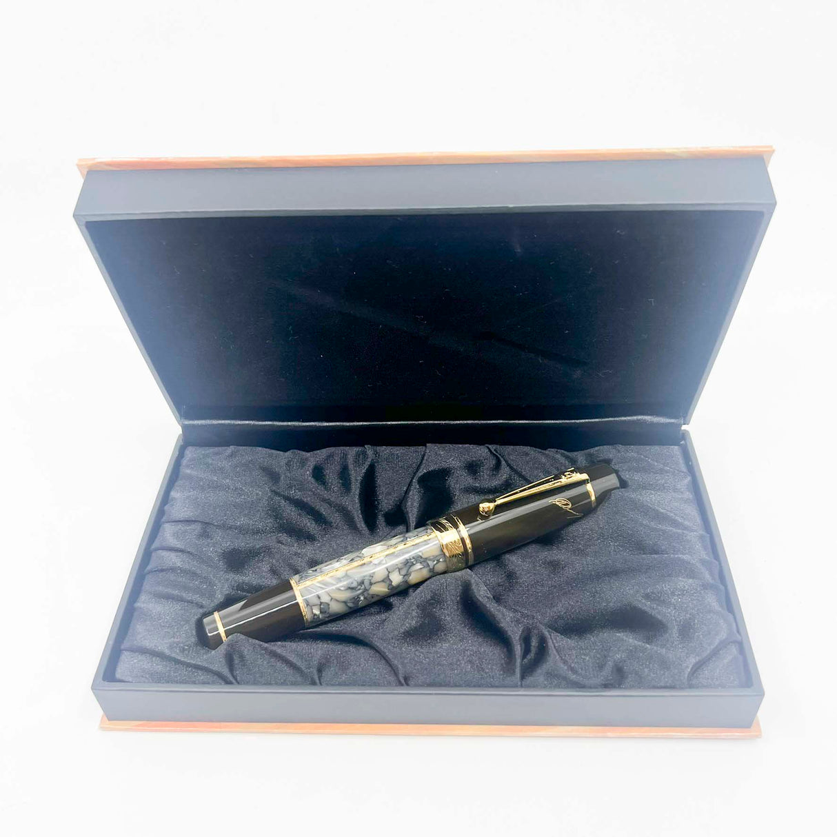 Montblanc Alexandre Dumas (Correct Signature) Writer Series Ltd. Ed. Fountain Pen - Medium 18kt Gold Nib