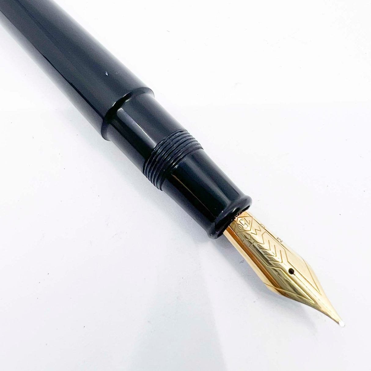 OMAS Ogiva Black Museum of Modern Art New York Fountain Pen - Semi-Flex Medium 18kt Gold Nib