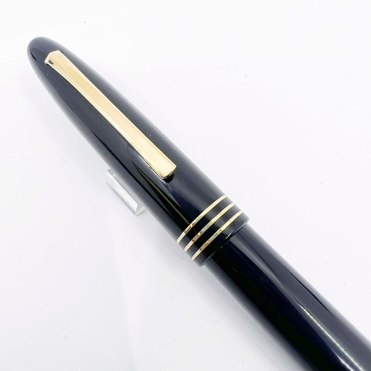 OMAS Ogiva Black Museum of Modern Art New York Fountain Pen - Semi-Flex Medium 18kt Gold Nib
