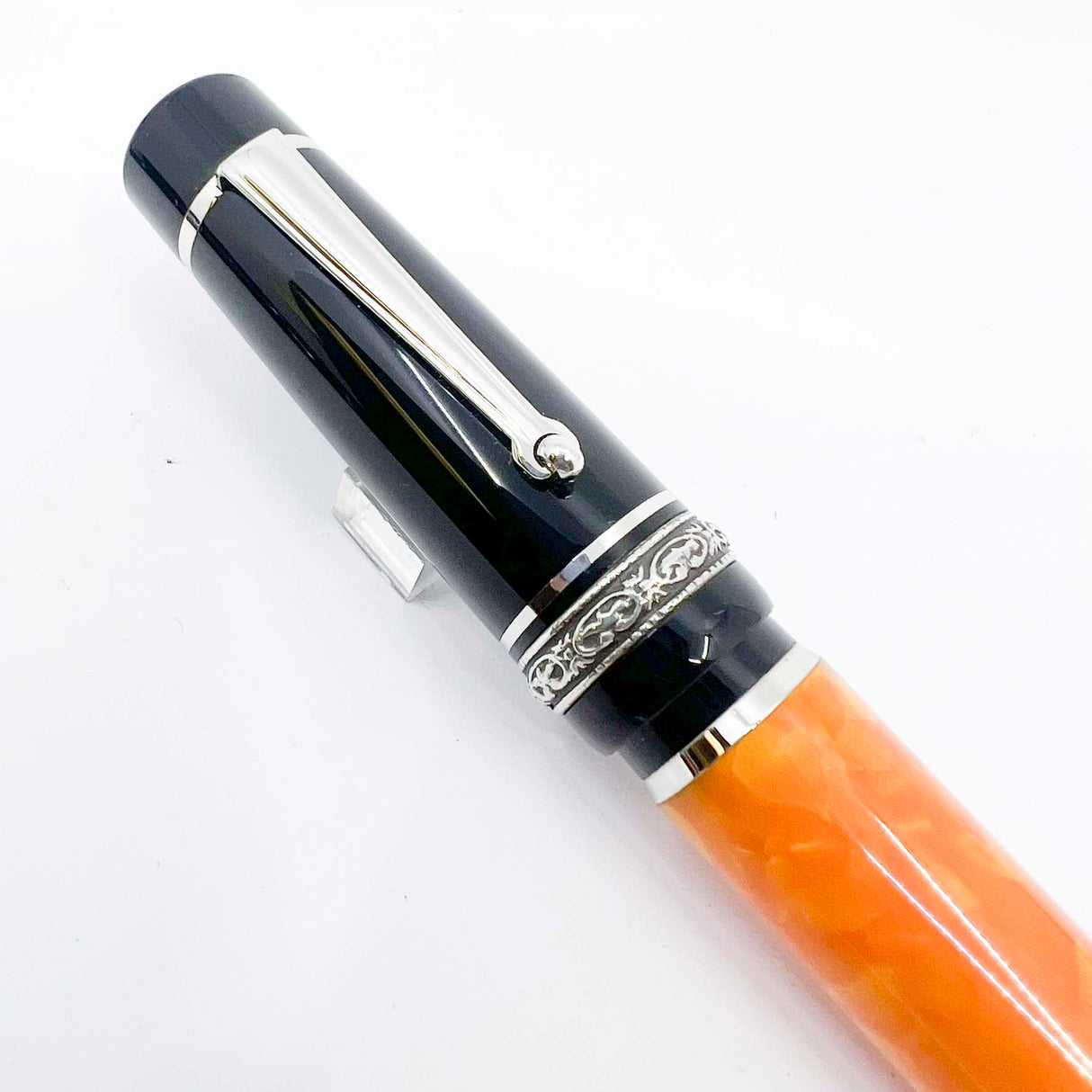 Delta Original DolceVita Mid-Size, .925 Sterling Silver Trim Fountain Pen - Broad 18kt Gold Nib