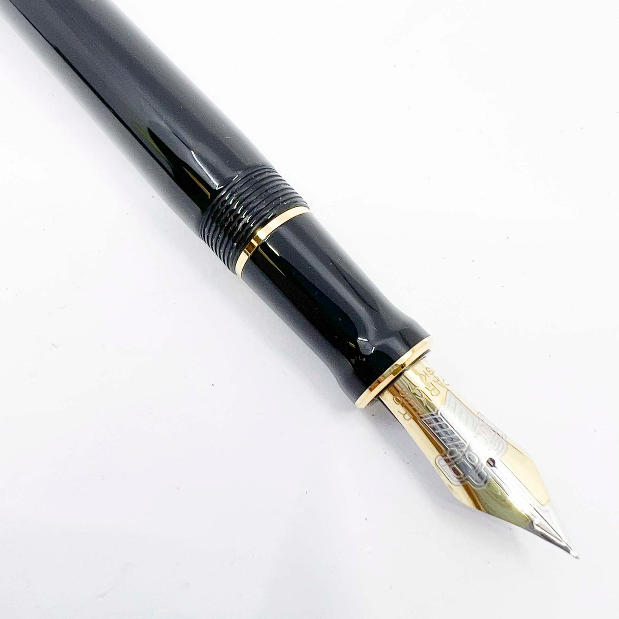 Parker Duofold Centennial (Largest) Black Fountain Pen - Extra Fine 18kt Gold Nib (Circa 1997)