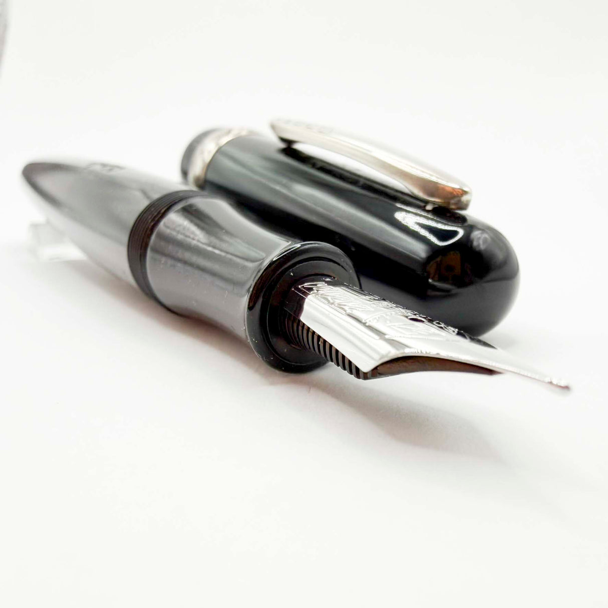 Stipula Large Size Black Etruria Fountain Pen - Medium 14kt Gold Nib