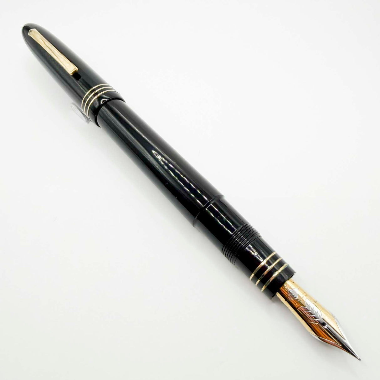 OMAS Ogiva Museum of Modern Art New York Black Fountain Pen - Fine 18kt Gold Nib
