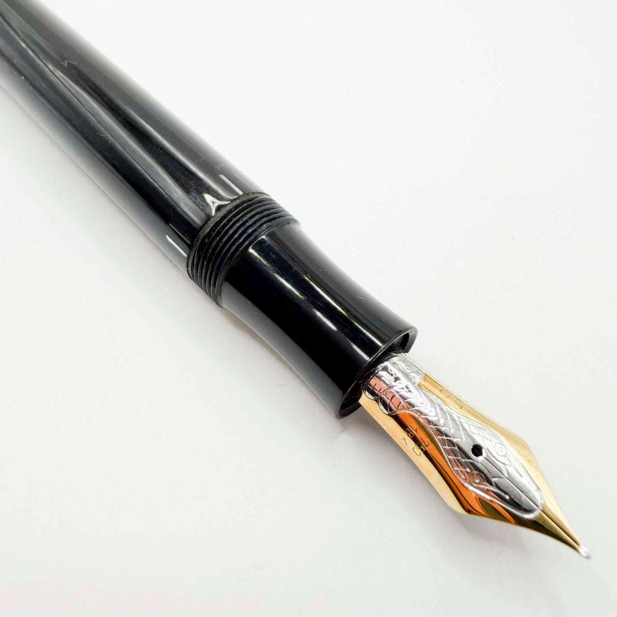 Montblanc Agatha Christie Vermeil Writer Series Limited Edition Fountain Pen - Fine 18kt Gold Nib