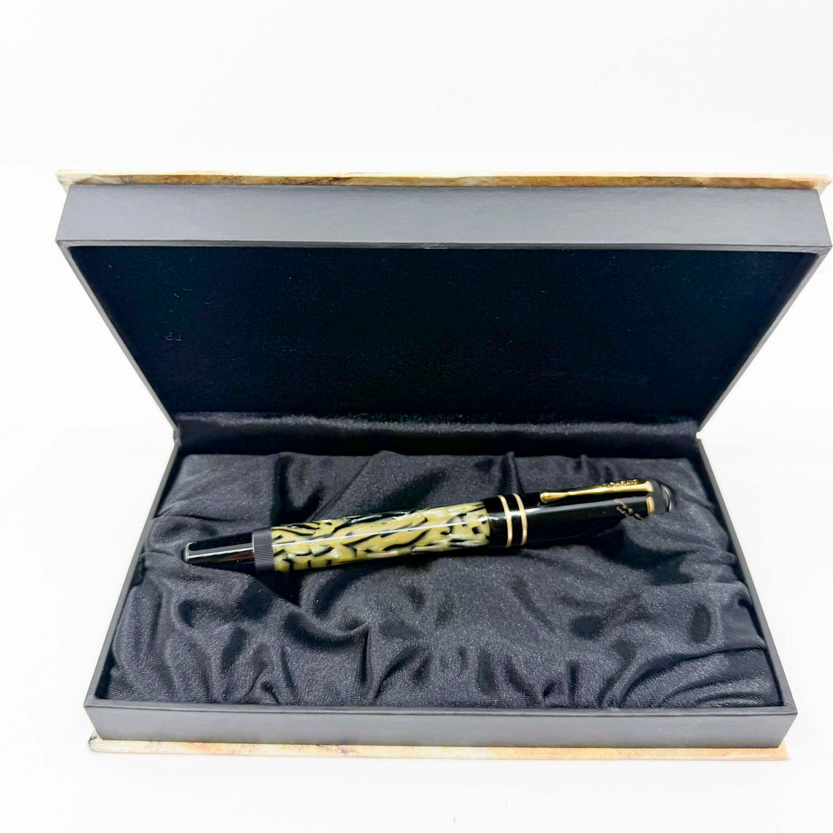 Montblanc Oscar Wilde Writer Series Limited Edition Fountain Pen - Medium 18kt Gold Nib