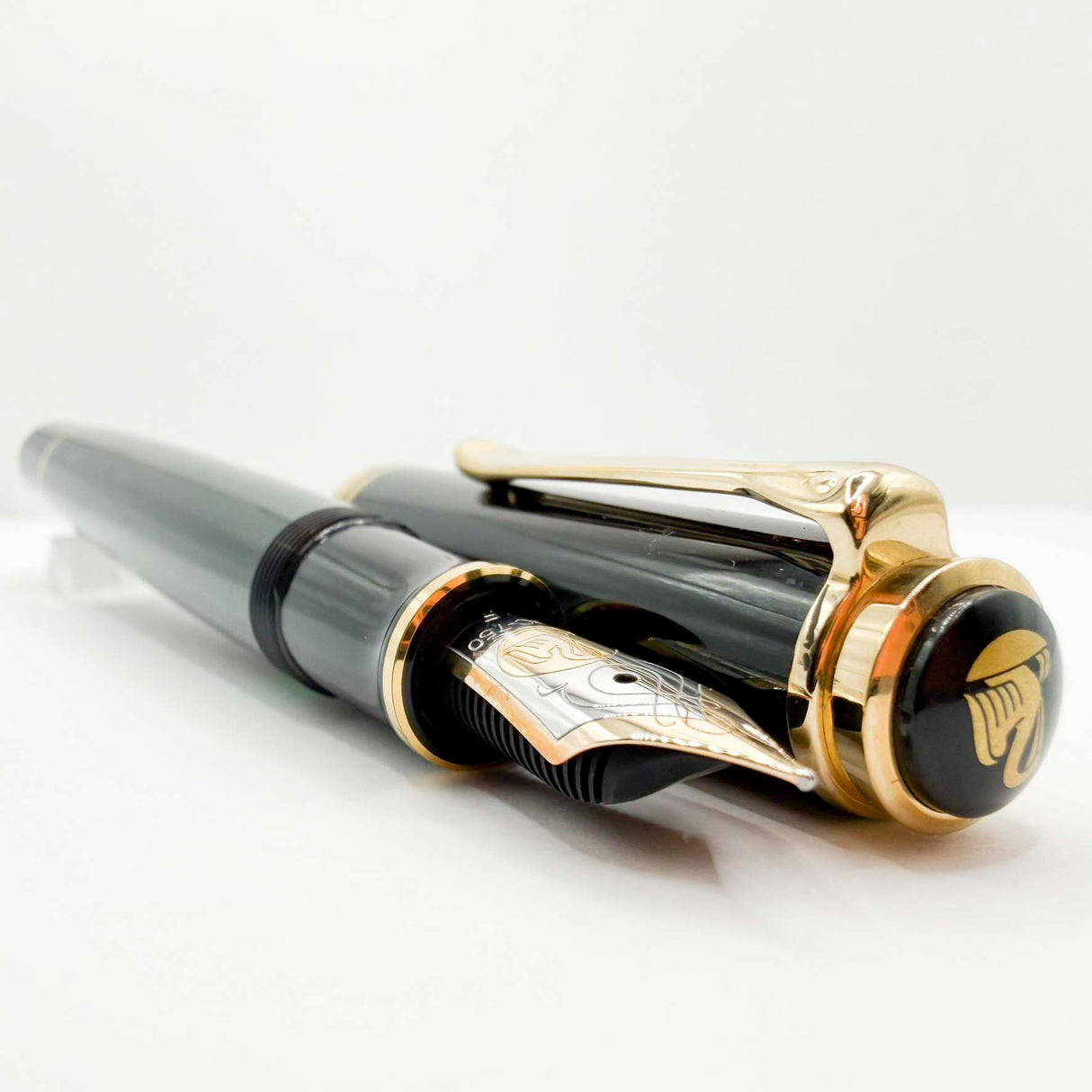 Pelikan M800 Black Fountain Pen - Fine 18kt Gold Nib