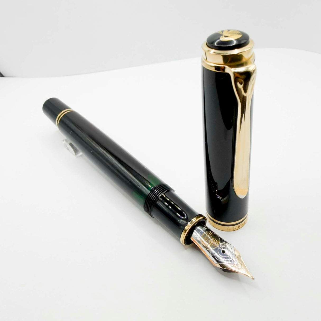 Pelikan M800 Black Fountain Pen - Fine 18kt Gold Nib