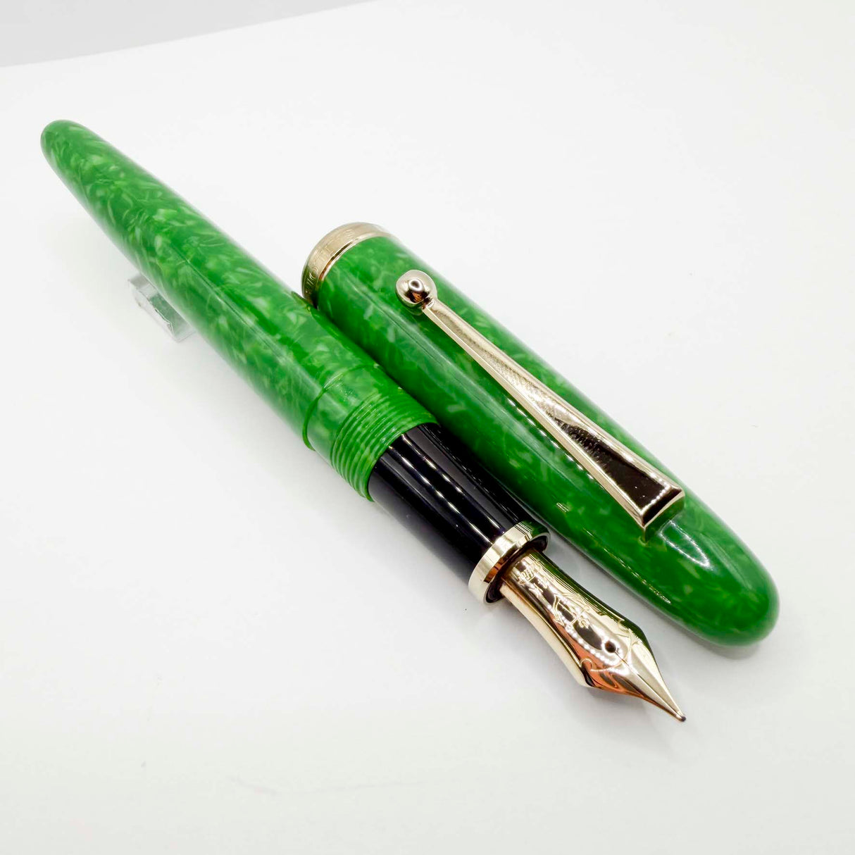 Sailor Magellan Marbled Green Jade Fountain Pen - Broad 14kt Gold Nib