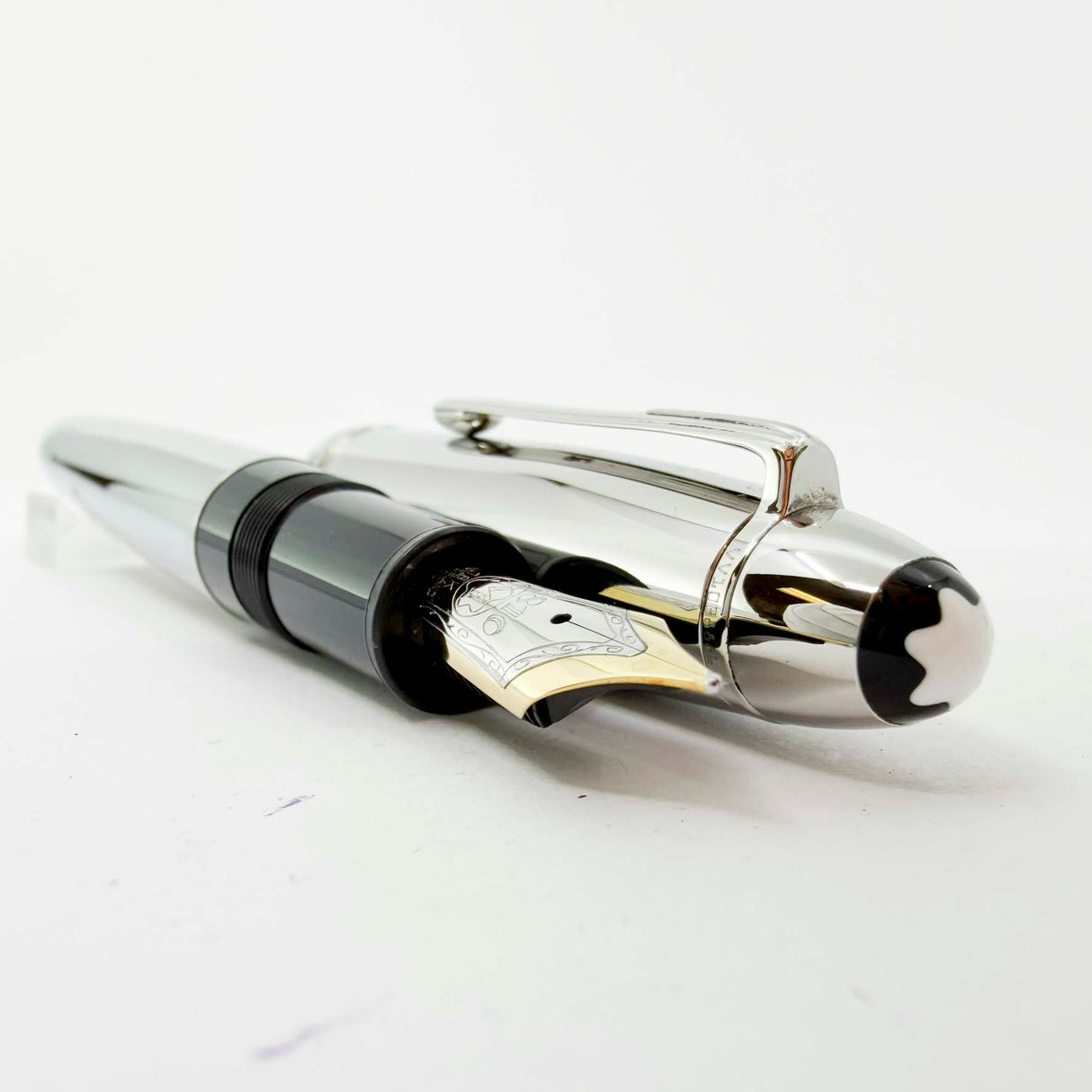 Montblanc Meisterstuck Solitaire Stainless Steel Le Grand 146 Fountain Pen (No Pattern) - Medium 18kt Gold Nib