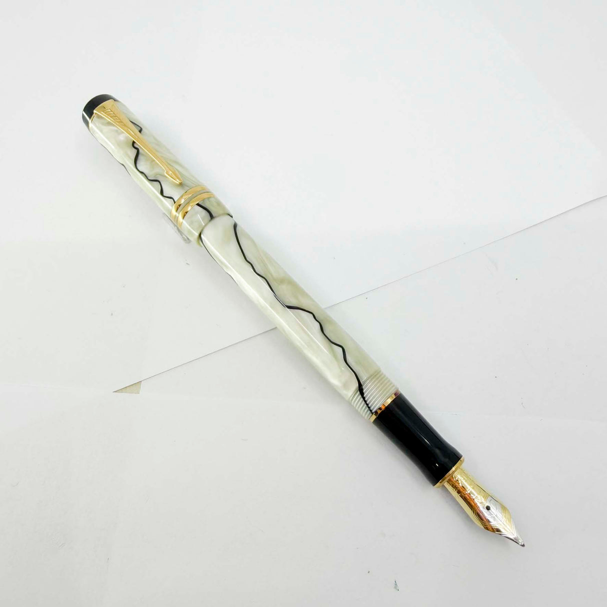 Parker Duofold International (Standard Size) Lustrous Pearl & Black Fountain Pen - Medium 18kt Gold Nib