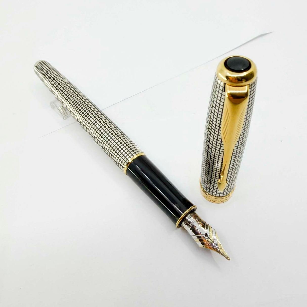 Parker Sonnet Sterling Silver Cisele Cross Hatch Fountain Pen - Fine 18kt Gold Nib