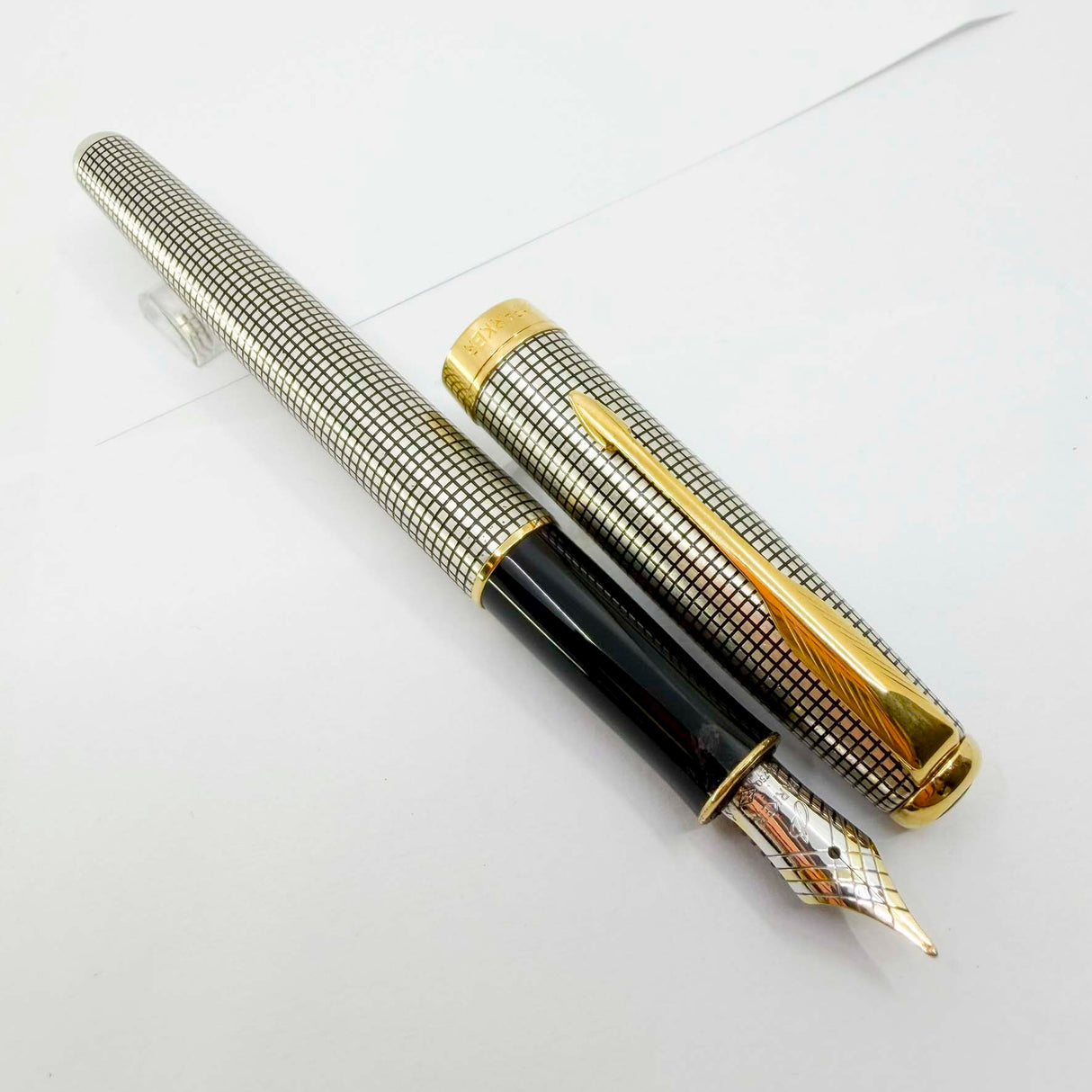 Parker Sonnet Sterling Silver Cisele Cross Hatch Fountain Pen - Fine 18kt Gold Nib