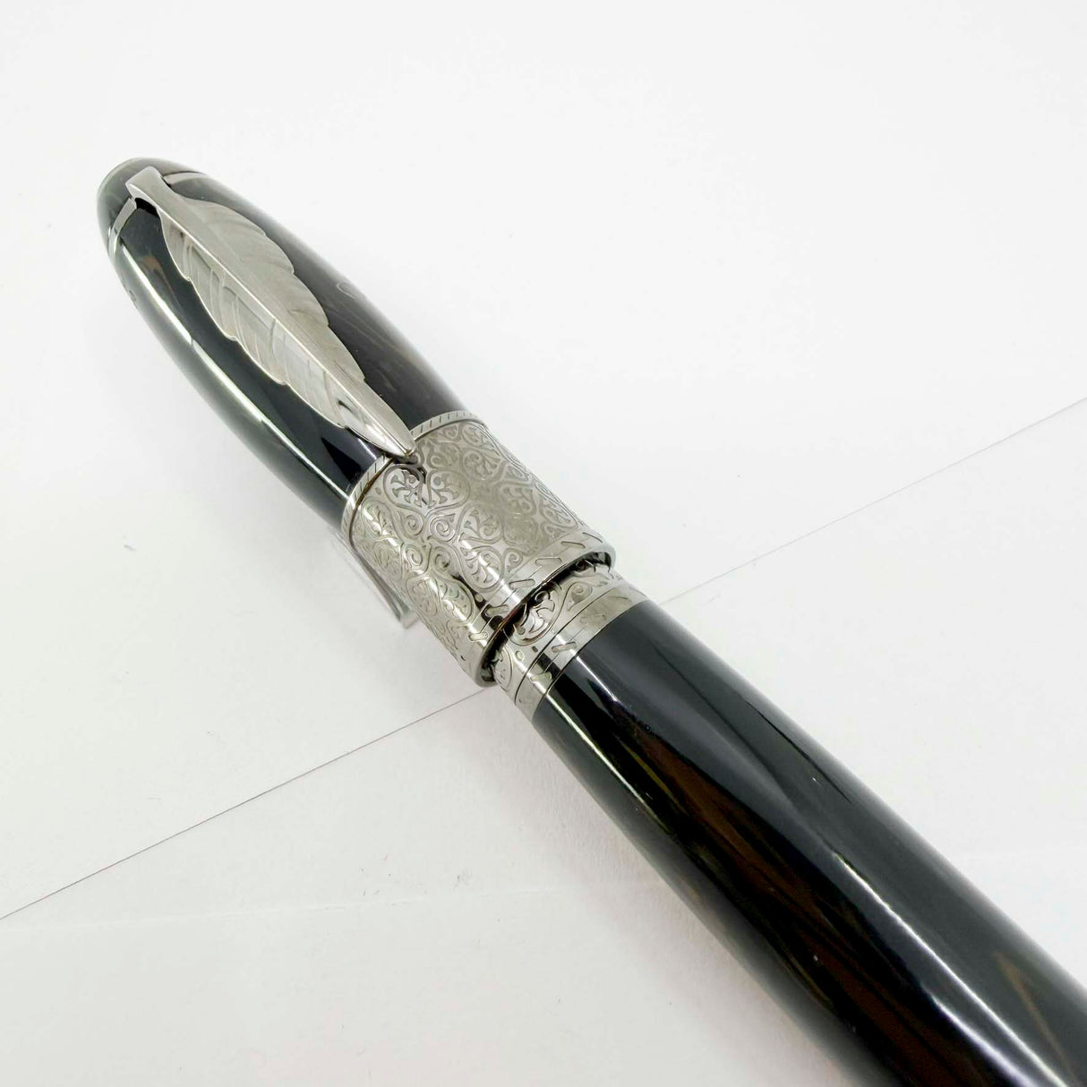 Montblanc Daniel Defoe Writer Series Limited Edition Fountain Pen - Fine 18kt Gold Nib