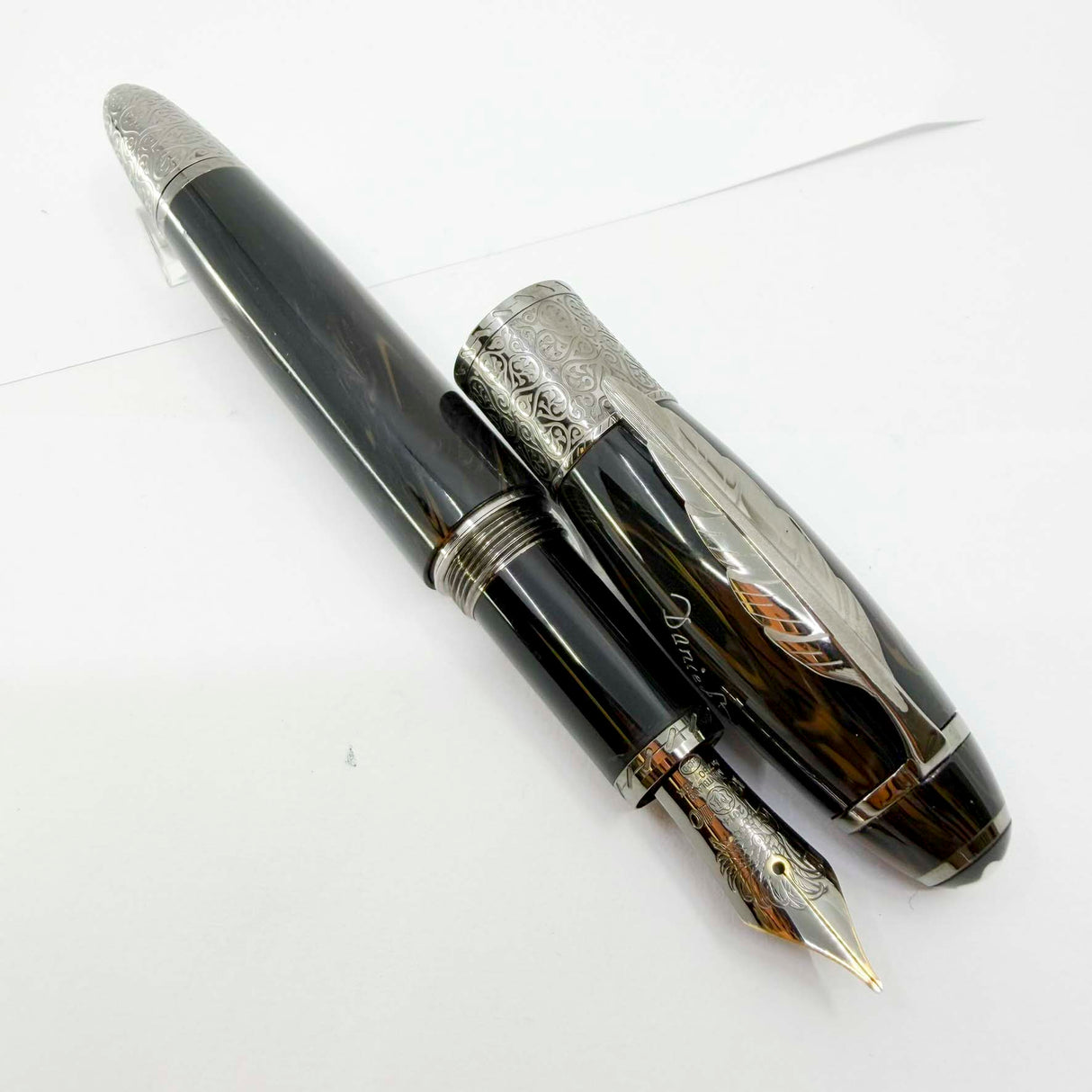 Montblanc Daniel Defoe Writer Series Limited Edition Fountain Pen - Fine 18kt Gold Nib