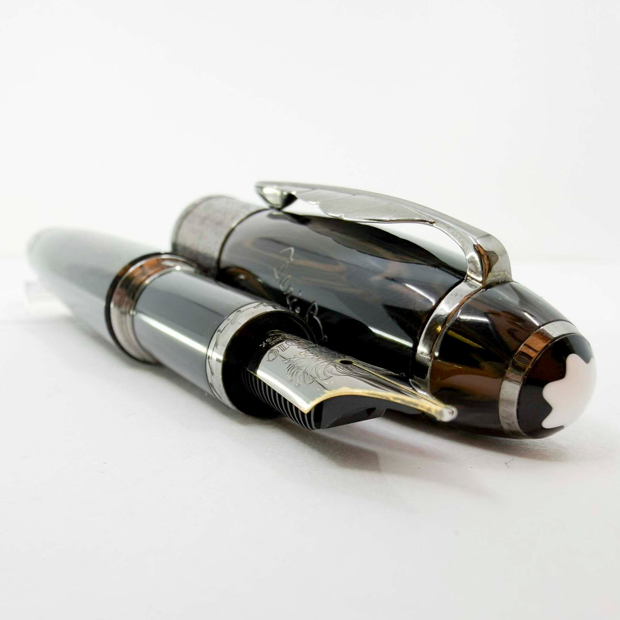 Montblanc Daniel Defoe Writer Series Limited Edition Fountain Pen - Fine 18kt Gold Nib