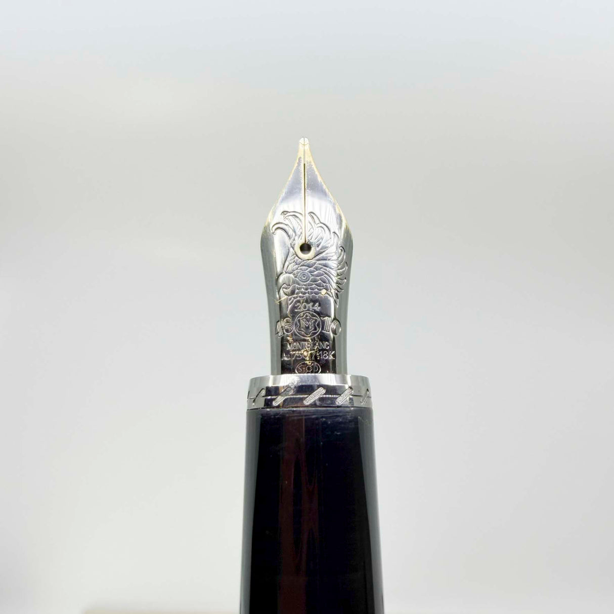 Montblanc Daniel Defoe Writer Series Limited Edition Fountain Pen - Fine 18kt Gold Nib