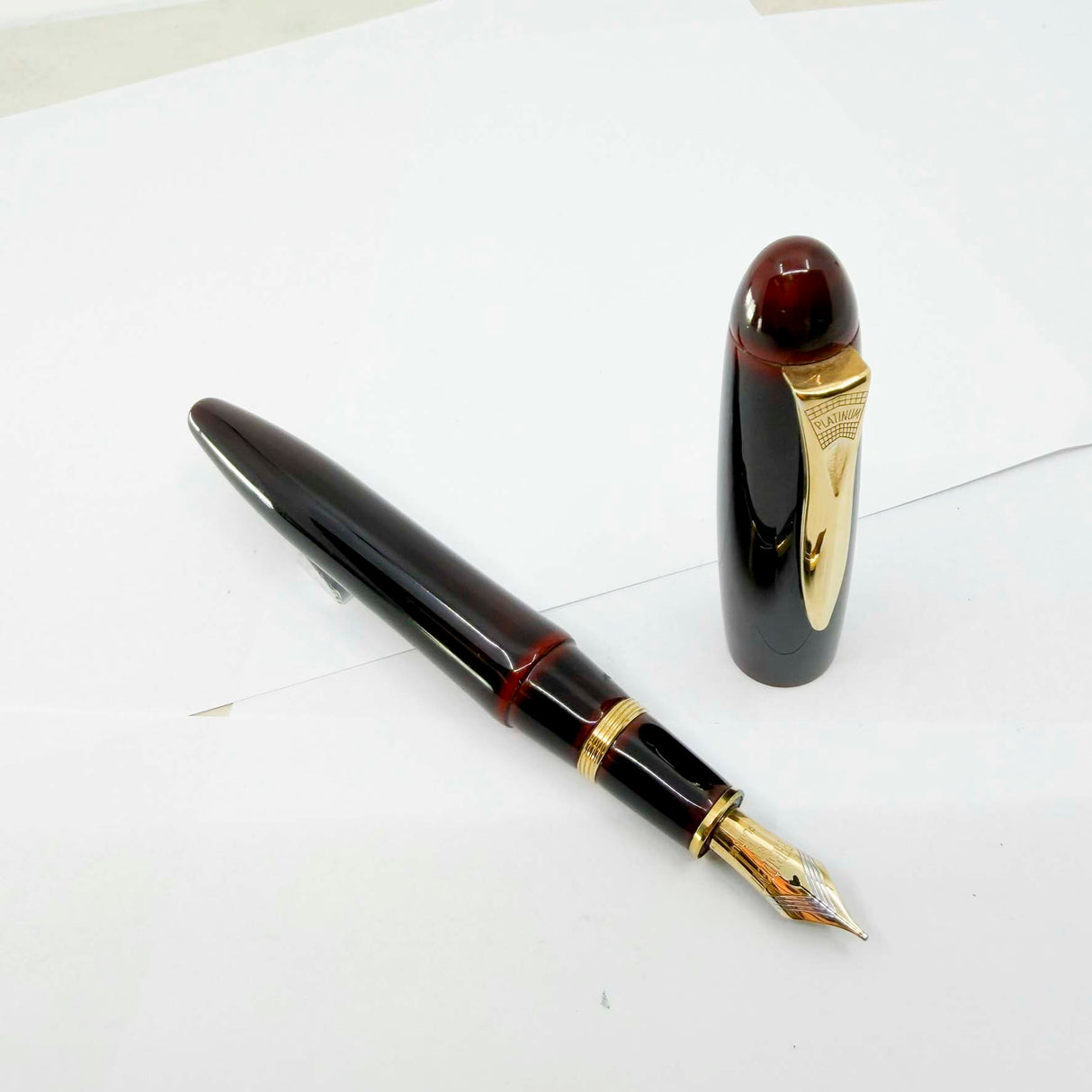 Platinum Izumo Urushi Aka-tame(Red) Hand Painted Lacquer Oversized Fountain Pen - Broad 18kt Gold Nib