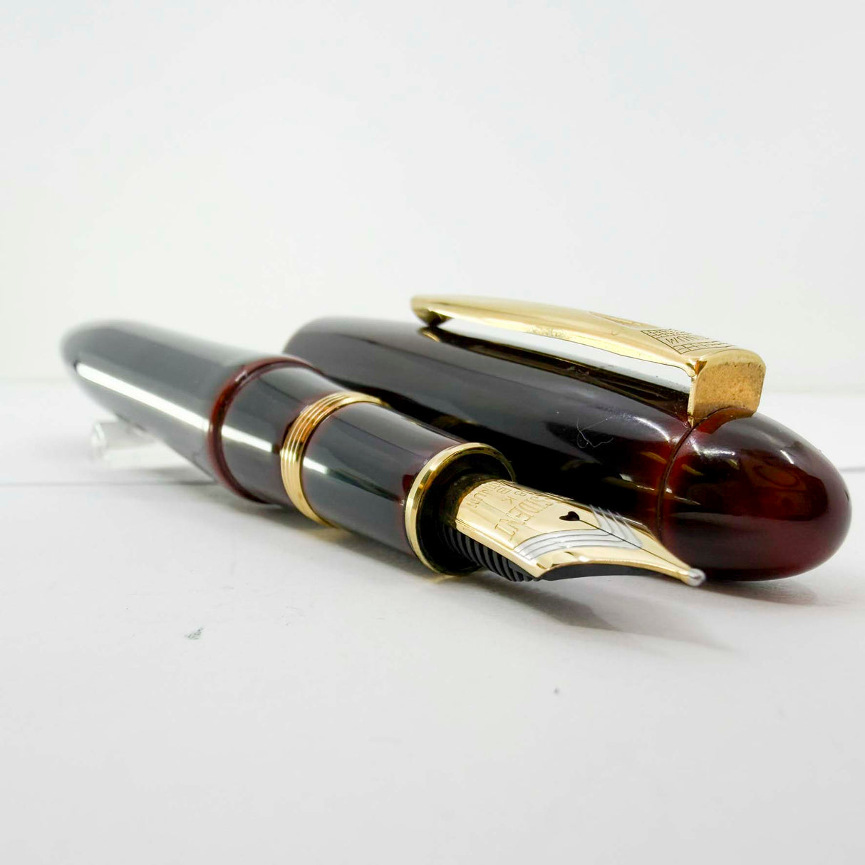 Platinum Izumo Urushi Aka-tame(Red) Hand Painted Lacquer Oversized Fountain Pen - Broad 18kt Gold Nib