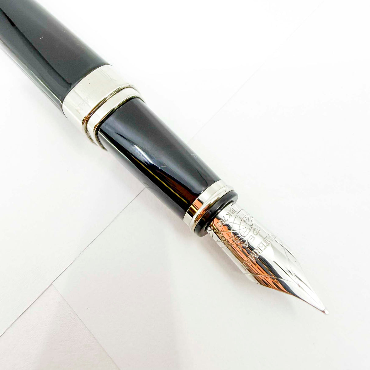 Waterman Oversized Exception Black Fountain Pen - Alternating Sides of Charcoal Stripes -Medium 18kt Gold Nib (Copy)