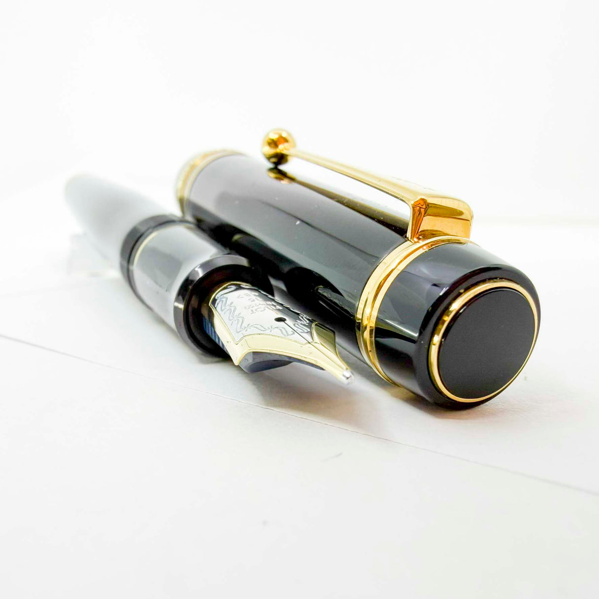 Pilot Custom 845 Black Urushi Fountain Pen (Earlier Style) - Broad 18kt Gold Nib