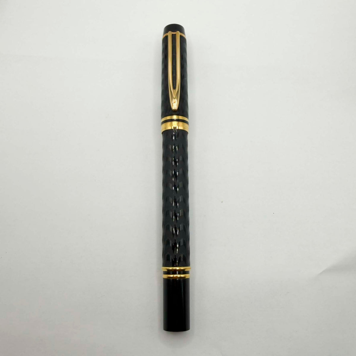 Waterman Man 100 Opera Black Chased Fountain Pen - Medium 18kt Gold Nib