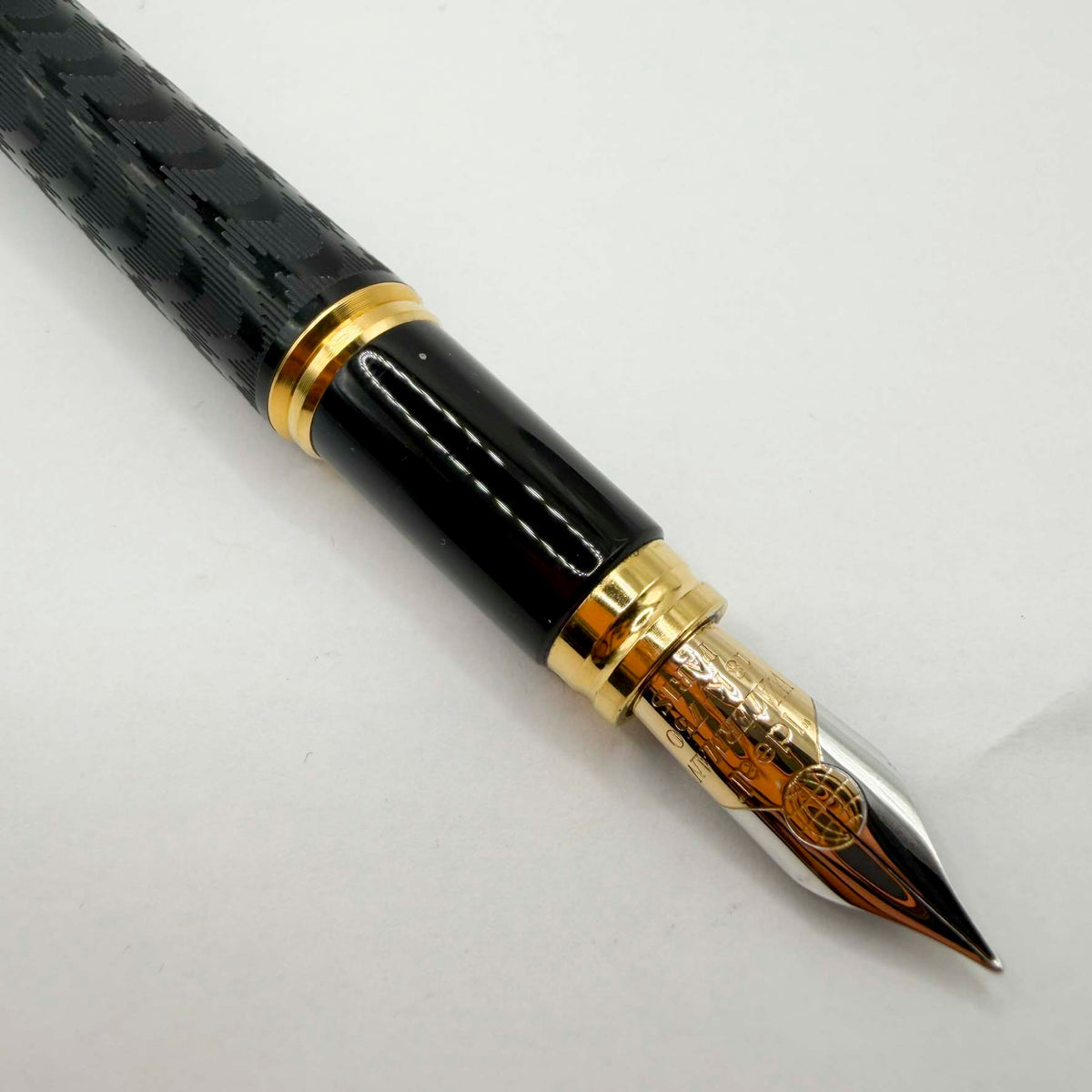 Waterman Man 100 Opera Black Chased Fountain Pen - Medium 18kt Gold Nib