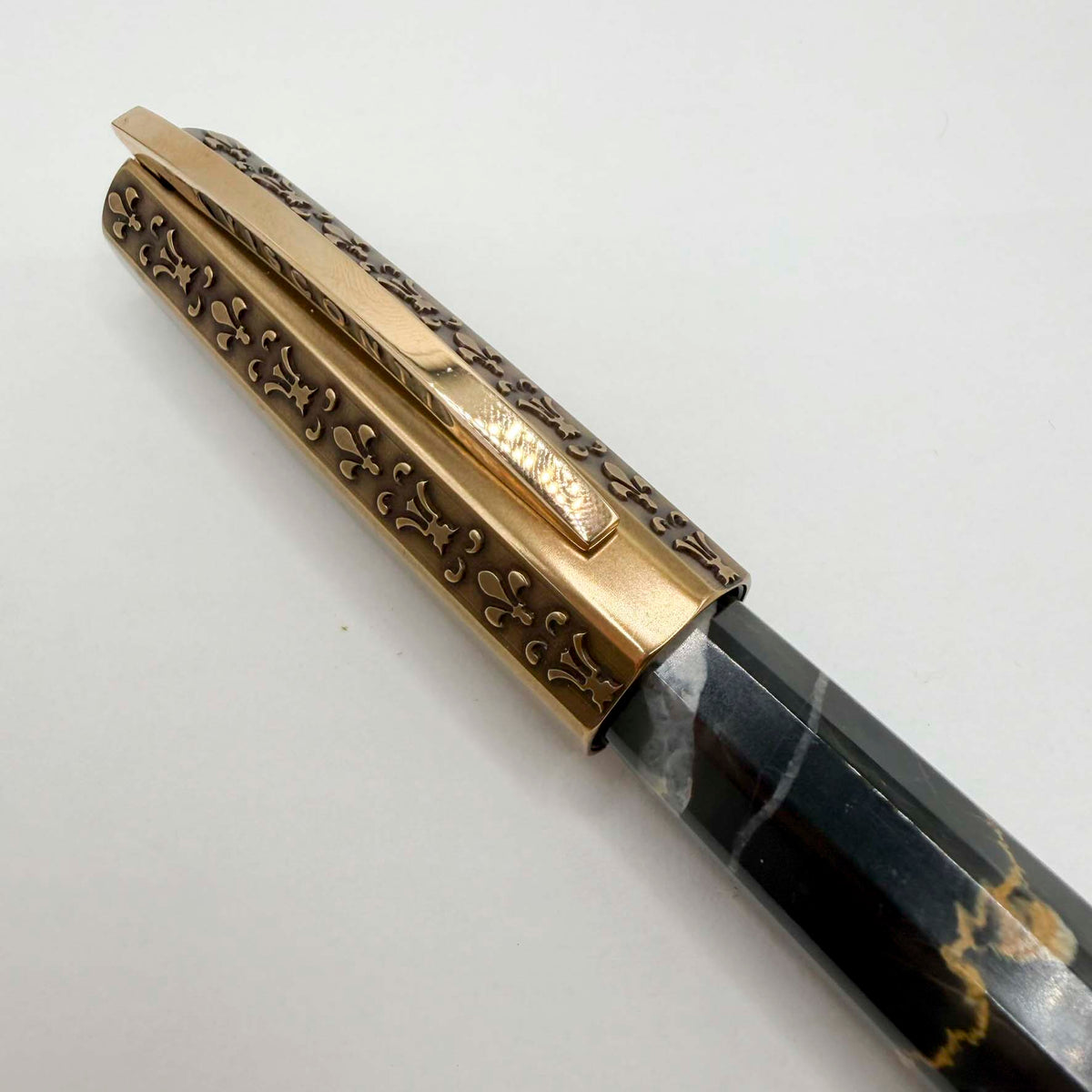 Visconti Medici il Magnifico Portoro Black Marble Limited Edition Fountain Pen - Broad 18kt Gold Nib