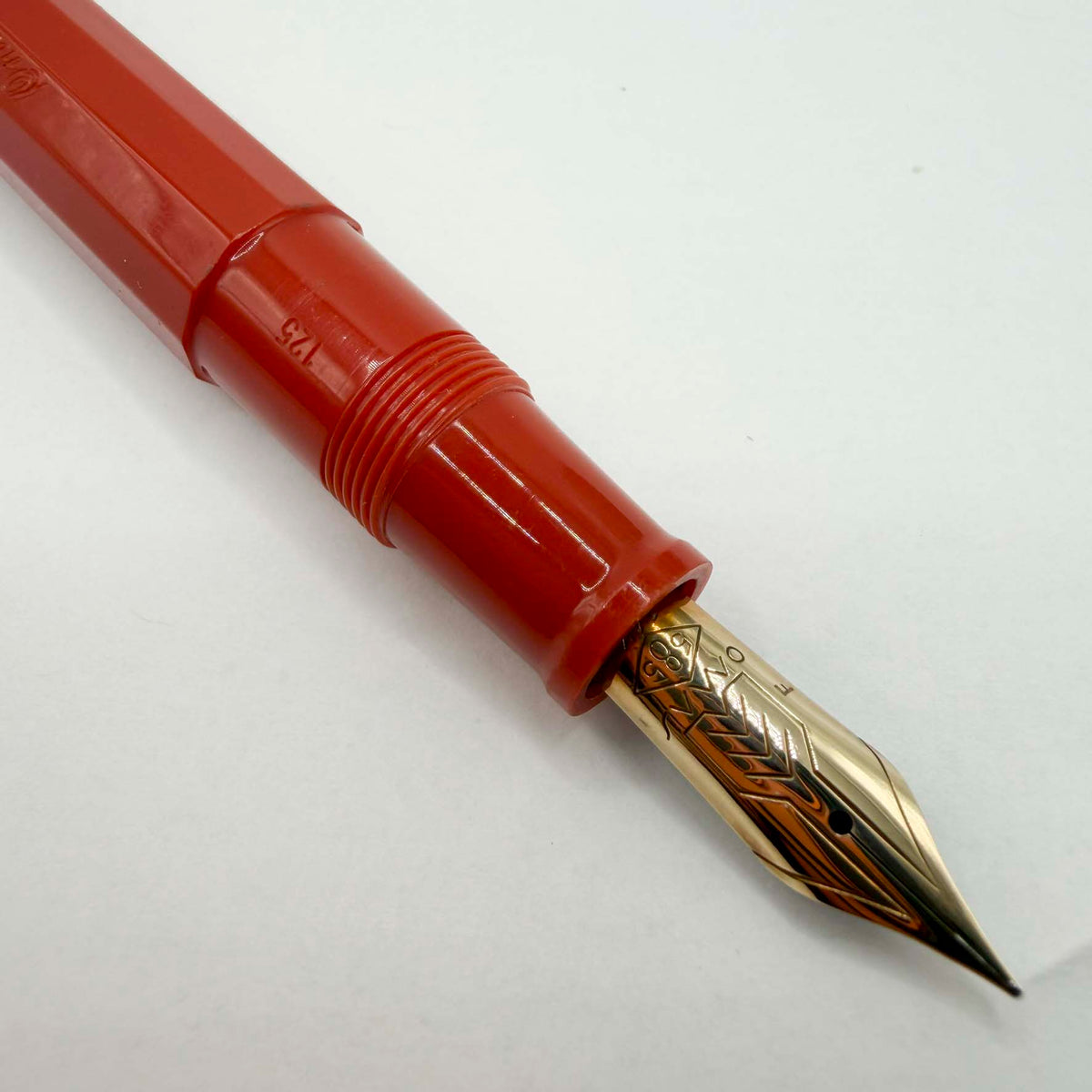 OMAS for Armando Simoni Club/1990's - Milord Paragon Coral Fountain Pen - Fine 14kt Gold Nib