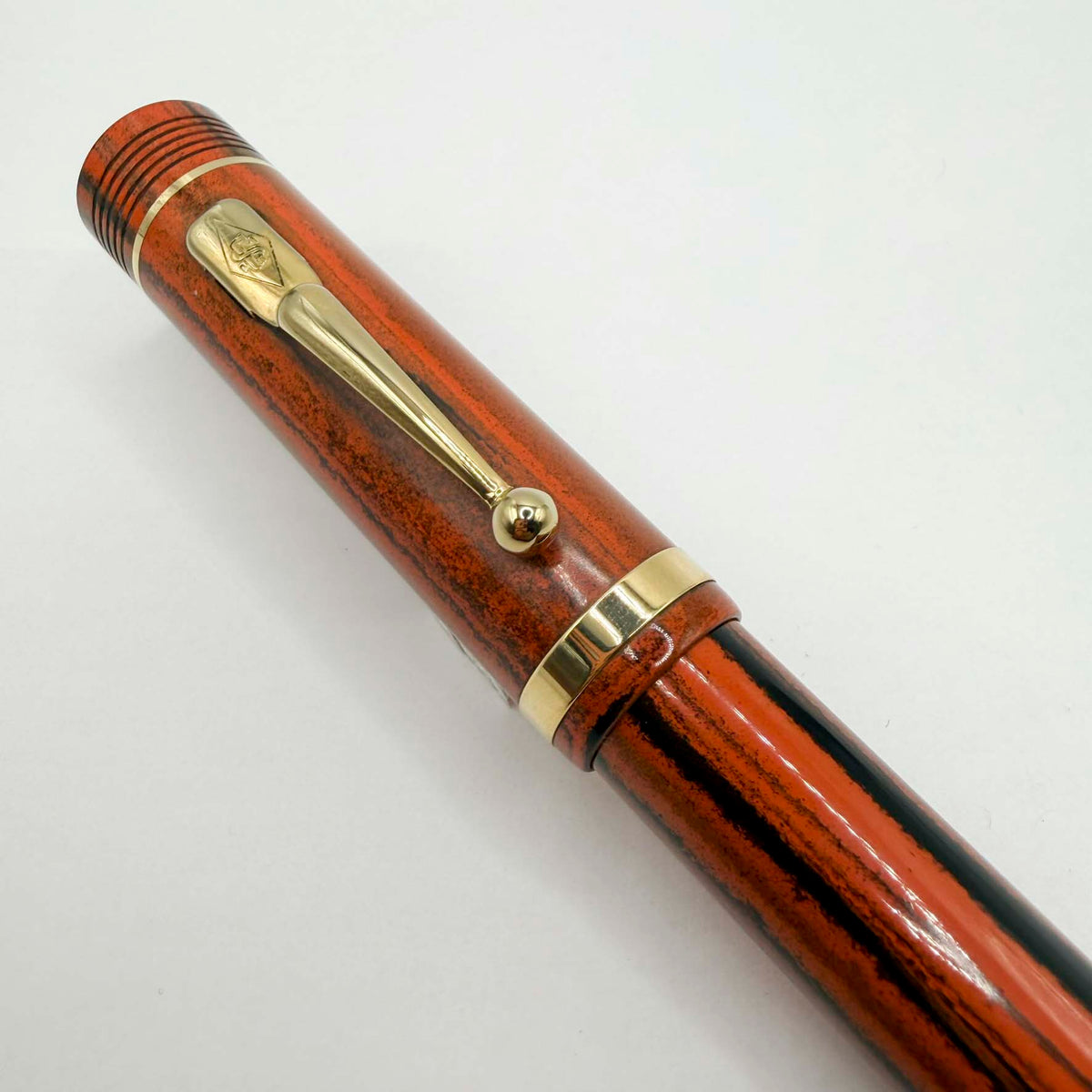 Conway Stewart Winston Churchill Woodgrain Ebonite Fountain Pen - Medium Italic 18kt Gold Nib