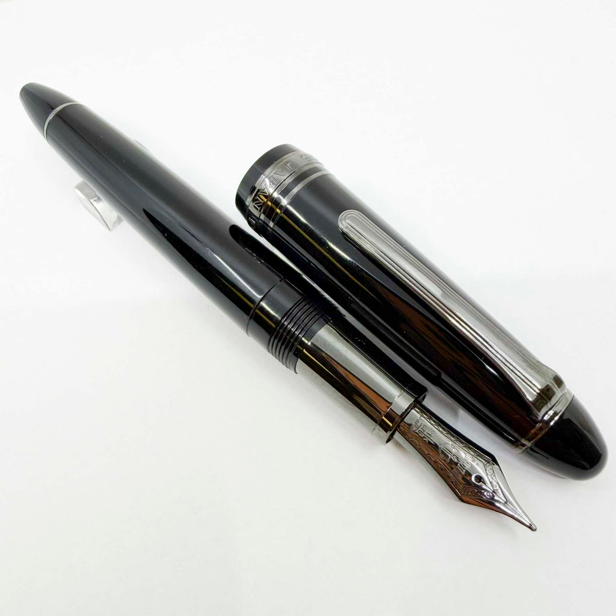 Sailor 1911 Large Black Luster Special Edition Fountain Pen - Broad 21kt Gold Nib