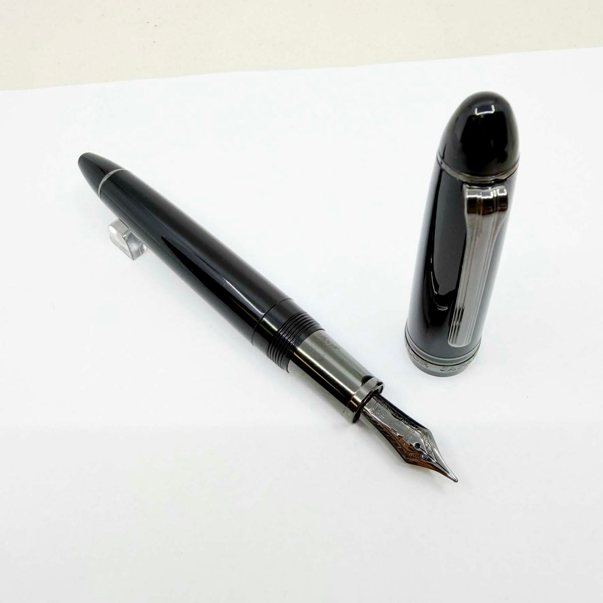 Sailor 1911 Large Black Luster Special Edition Fountain Pen - Broad 21kt Gold Nib