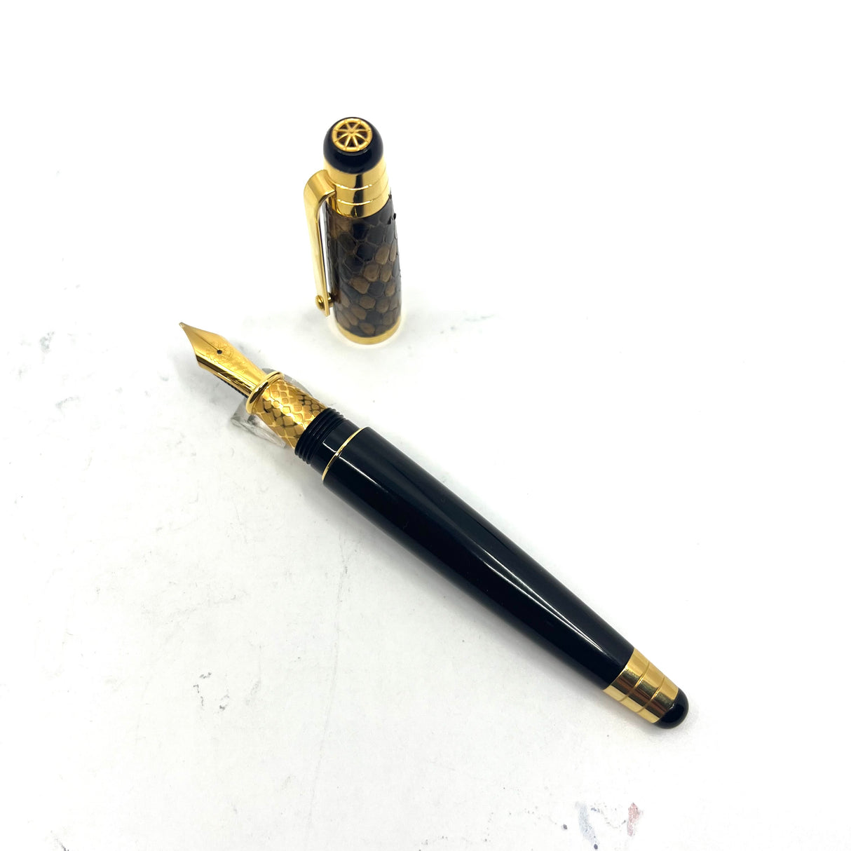 Signum (Italy)  Black/Cocoa Python Skin Fountain Pen