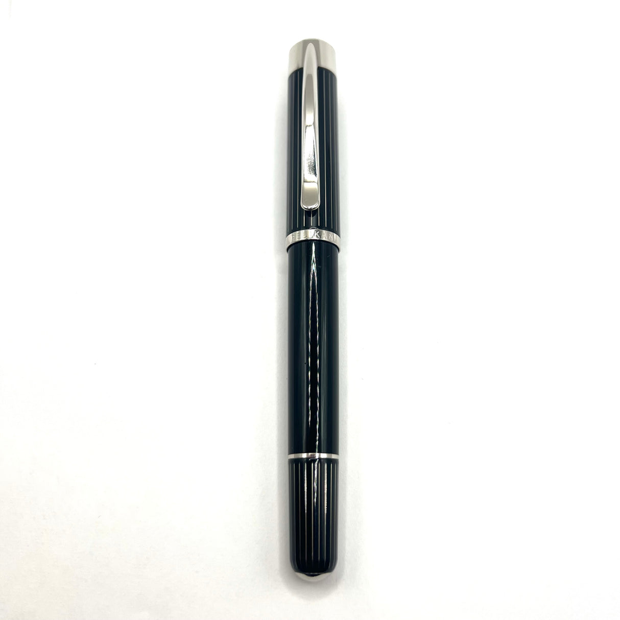 Pelikan P3100 Ductus Fountain Pen -  Medium 18kt Gold Nib