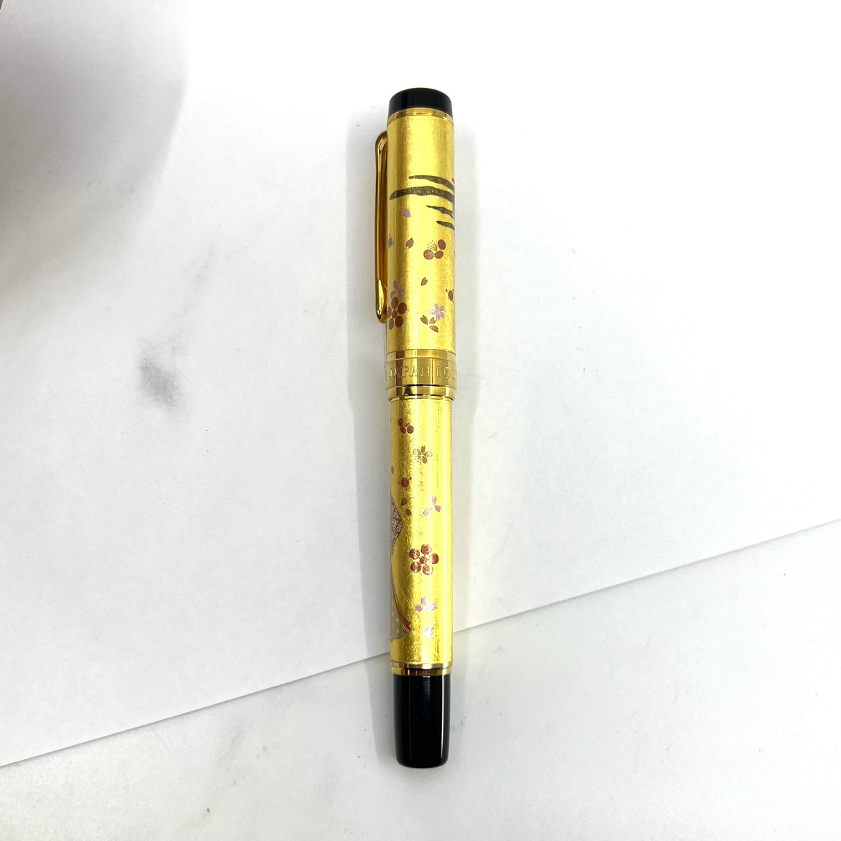 Sailor Kin Rei Maki-e Gold Leaf Courtesan/Geisha Fountain Pen - Medium 14kt Gold Nib