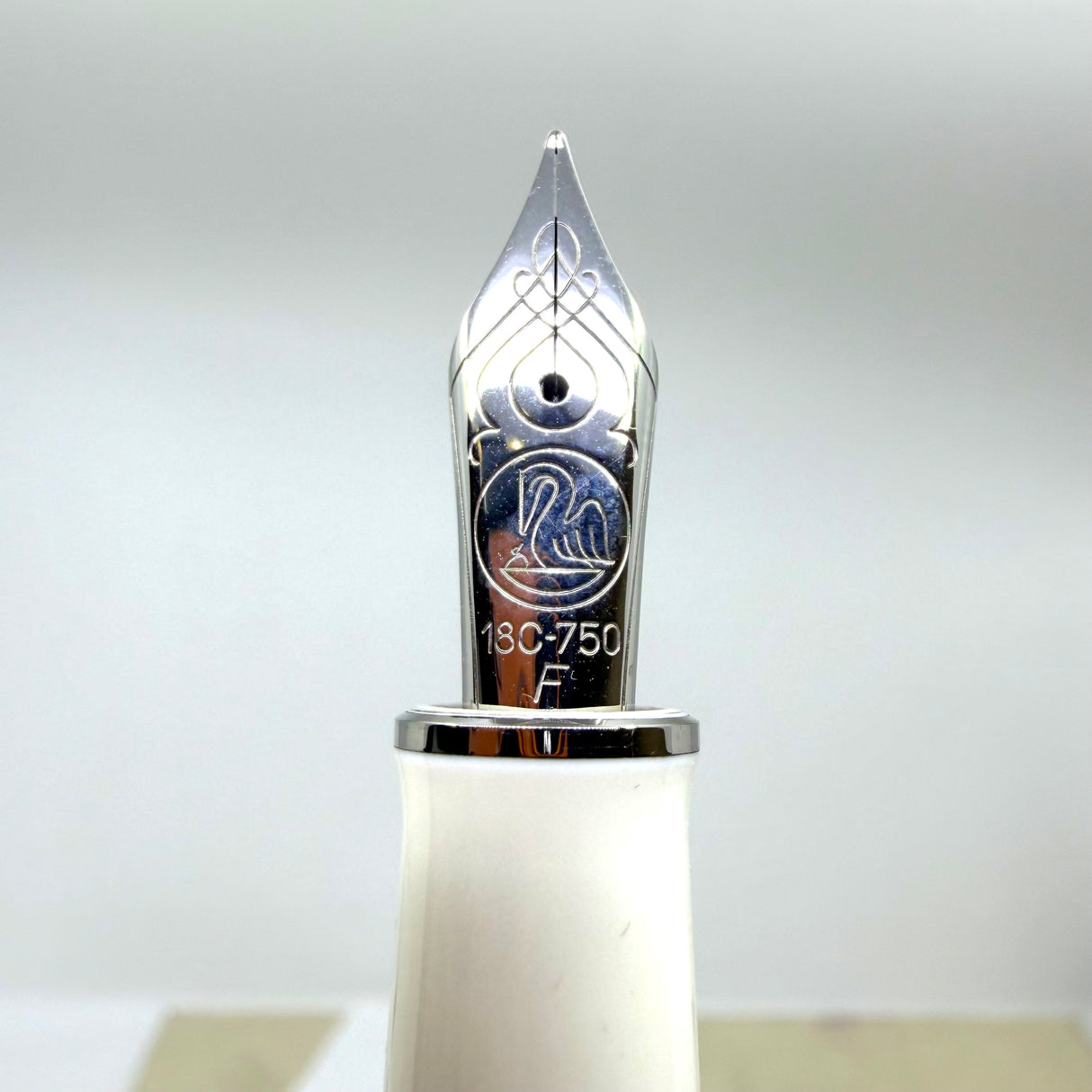 Pelikan M910 White Toledo  Fountain Pen - Fine 18kt Gold Nib