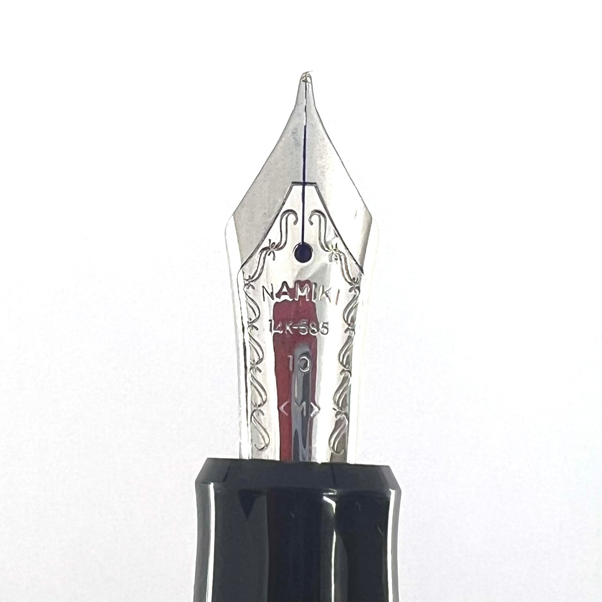 Pilot-Namiki Black Lacquered Bamboo Metal Oversized Fountain  Pen - Medium 14kt Gold Nib