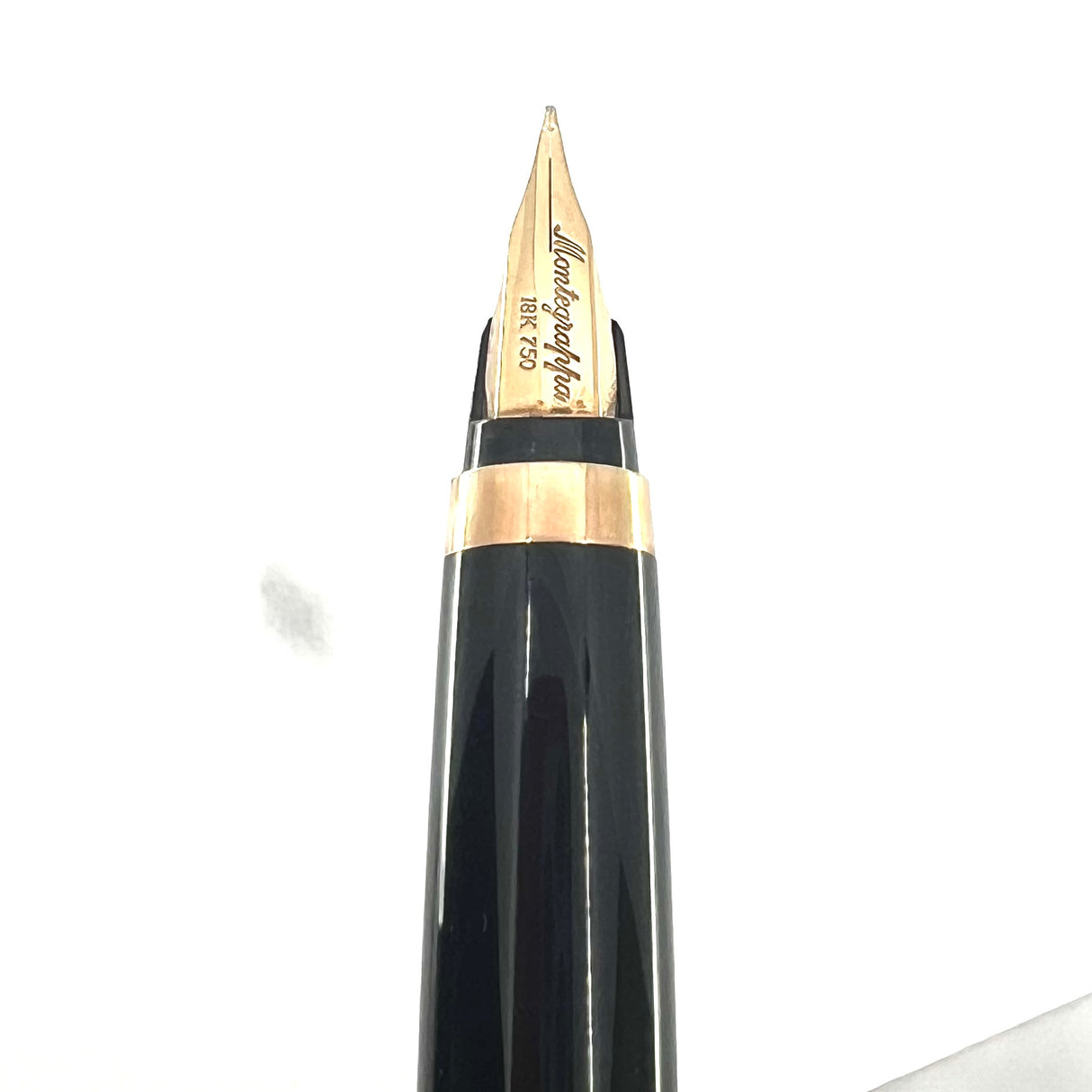 Montegrappa Nero Uno Linea Fountain Pen - Fine 18kt Gold Nib